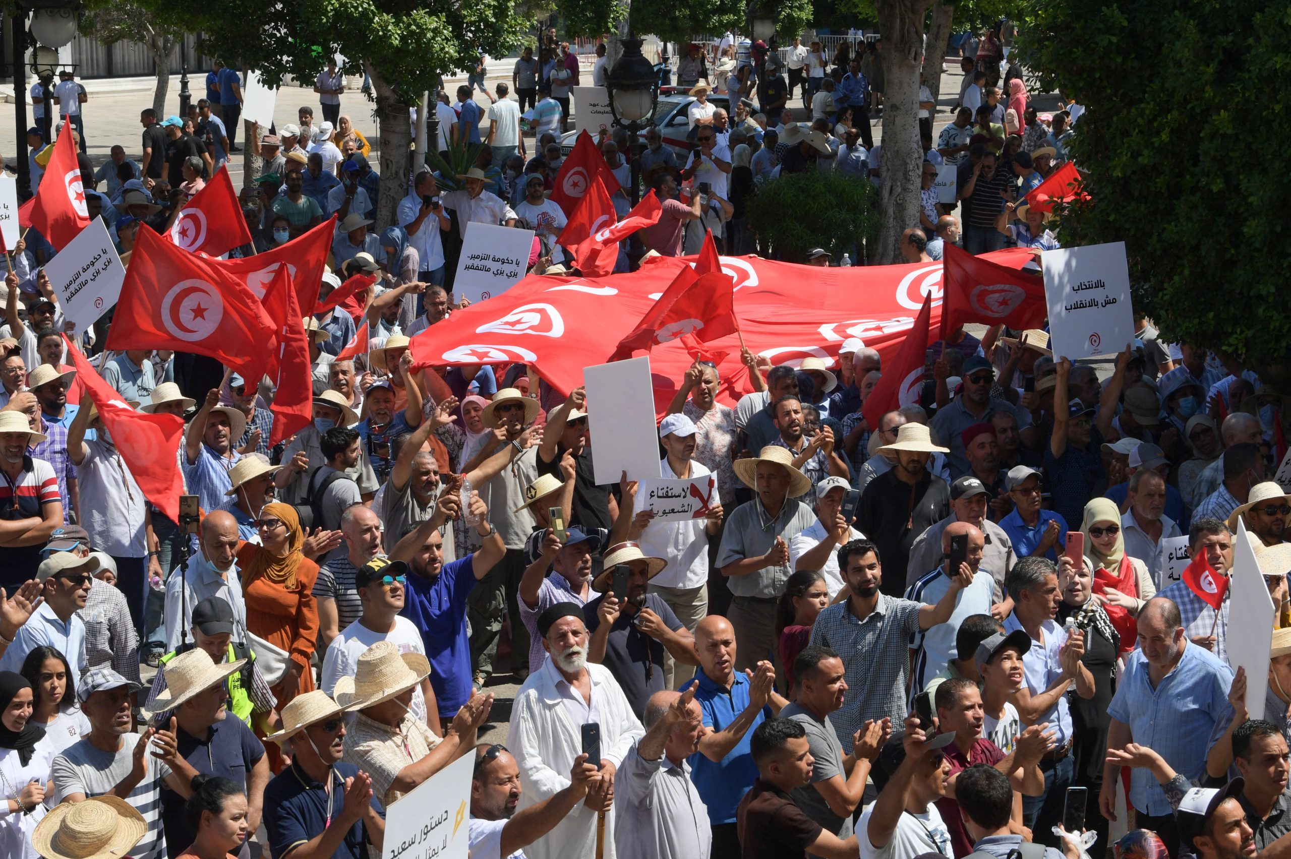 أحزاب ومنظمات ومجتمع مدني تتحرك ..  قلق متصاعد بشأن المرسوم 54